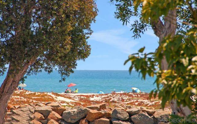 1150 Pine St, Coronado CA: https://media.crmls.org/mediaz/2797977b-586f-4578-9664-056bcf37850e.jpg