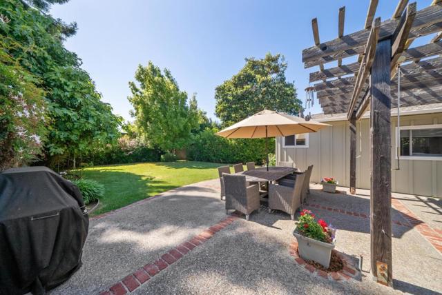 1050 Boranda Avenue, Mountain View CA: https://media.crmls.org/mediaz/2797c3e0-44ea-49e3-b6e4-bd59d49301b6.jpg