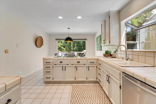 334 Lee Street, Santa Cruz CA: https://media.crmls.org/mediaz/2797f503-7b81-4660-a138-db6eee79e53d.jpg
