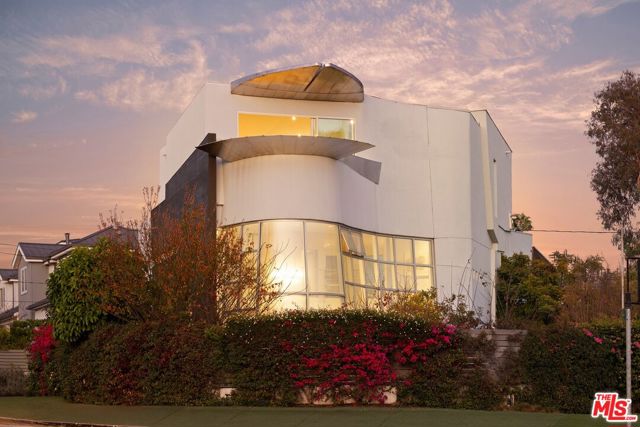 Image 24 of 25 For 16991 Sunset Boulevard