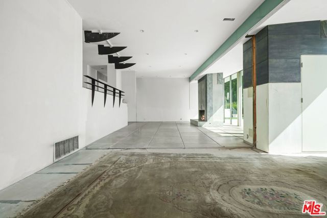 2442 Green View Place, Los Angeles CA: https://media.crmls.org/mediaz/2798079d-5231-474a-a5fe-6ccbb6383a03.jpg