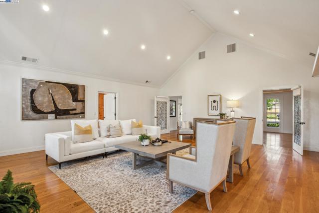 628 Saint Mary St, Pleasanton CA: https://media.crmls.org/mediaz/279858d6-f299-4d96-8e58-d68cc96217c0.jpg