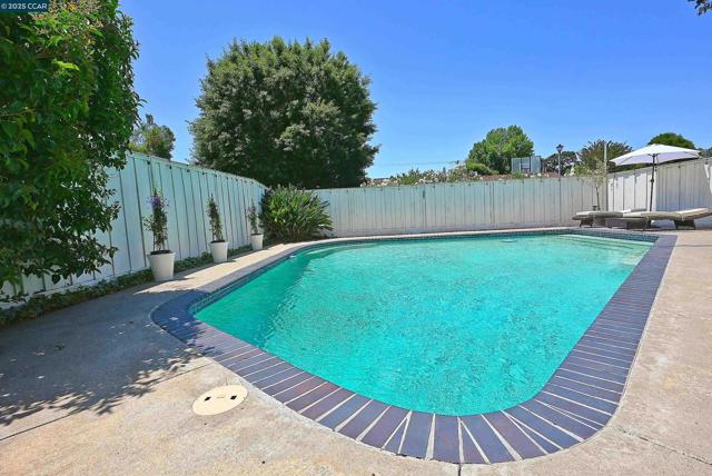 1250 Saint Louis Drive, Concord CA: https://media.crmls.org/mediaz/2798a7d7-9491-4cb6-9457-f5560597a057.jpg