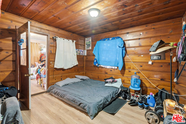 547 N St Louis Street, Los Angeles CA: https://media.crmls.org/mediaz/279933e1-c24c-443c-a2da-ba1889ee3887.jpg