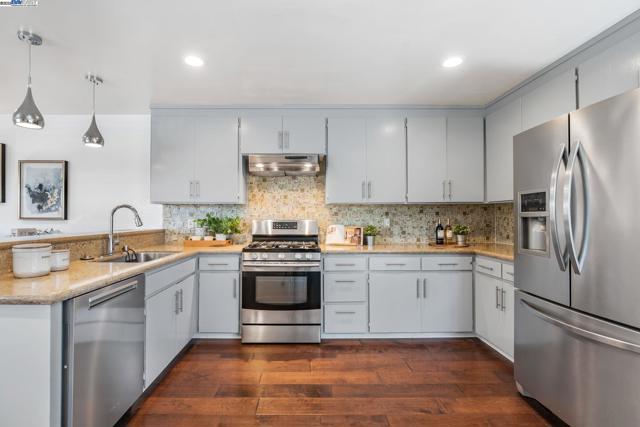 1233 Broadway, Alameda CA: https://media.crmls.org/mediaz/279955bd-f8e8-4995-a780-ad7e740ff0ab.jpg