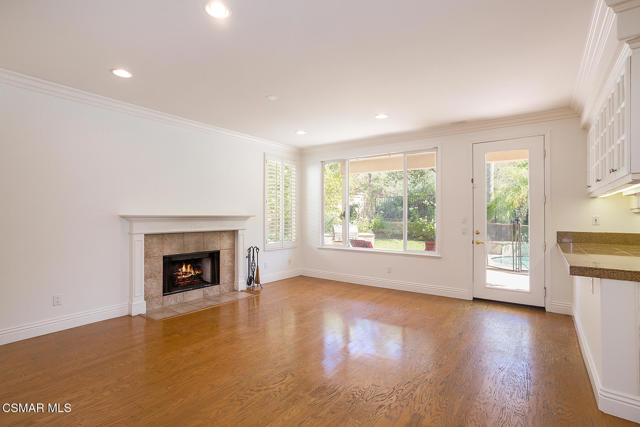 1034 Lambourne Place, Oak Park CA: https://media.crmls.org/mediaz/27997266-8ad4-42e9-808f-da18a061b5c4.jpg