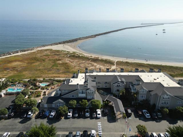 4100 Cabrillo Highway, Half Moon Bay CA: https://media.crmls.org/mediaz/2799ccda-9031-4313-a0c4-6b69891ae415.jpg