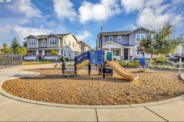 5801 Flora Cmn, Livermore CA: https://media.crmls.org/mediaz/279a8fae-1728-4083-a324-12b8d5a0251a.jpg