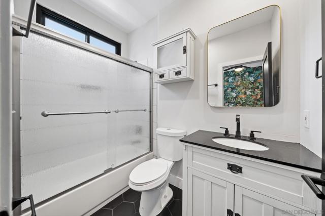 3160 Goldfinch St, San Diego CA: https://media.crmls.org/mediaz/279ab93e-53d5-4878-a4fc-3c25f7629902.jpg