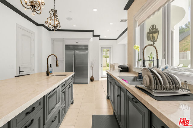 3848 Vista Linda Drive, Encino CA: https://media.crmls.org/mediaz/279ac7ea-9faf-4b70-ac49-ee5d3d1831bb.jpg