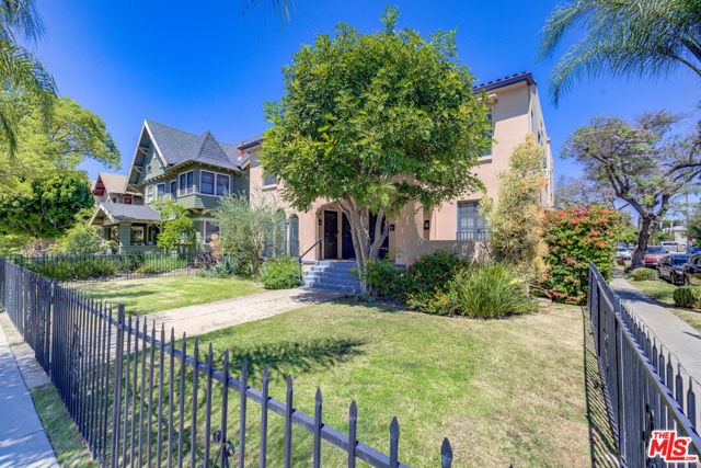 2656 Kenwood Avenue, Los Angeles CA: https://media.crmls.org/mediaz/279af02f-8681-40fb-bd78-e74582889045.jpg