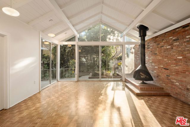 440 24th Street, Santa Monica CA: https://media.crmls.org/mediaz/279af5ad-9c1c-4de9-840a-fb4dbd6c80b9.jpg