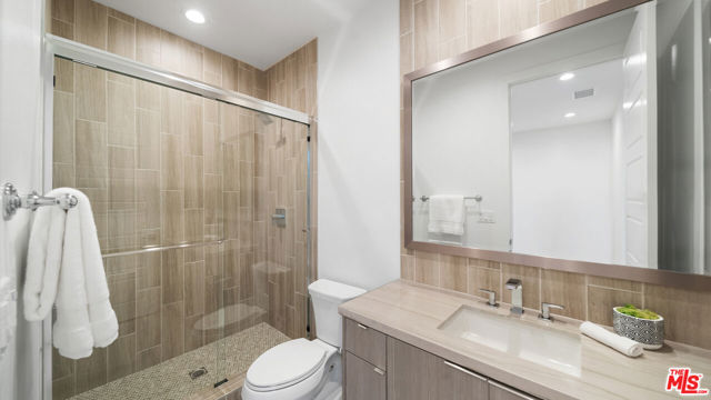 Image 32 of 57 For 11782 Hillsborough Lane