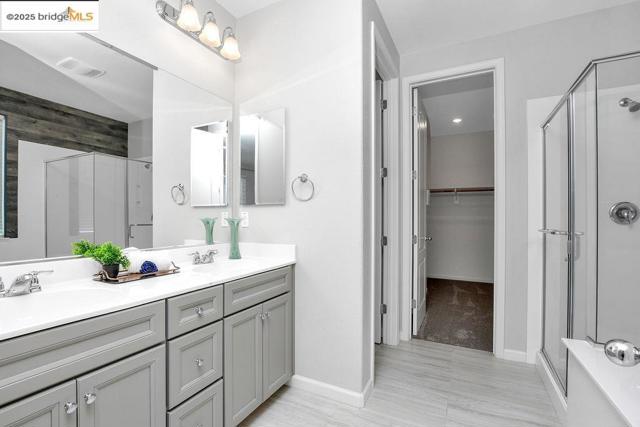 89 Baird Cir, Brentwood CA: https://media.crmls.org/mediaz/279b8d89-683e-4911-9fe2-f55e1c2f0fe6.jpg