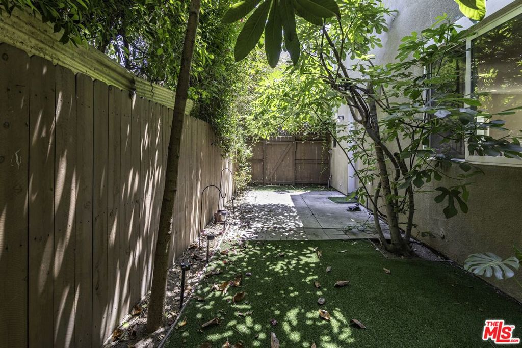 https://media.crmls.org/mediaz/279bd1ab-b22b-439a-a291-5ff5101413f9.jpg?preset=X-Large