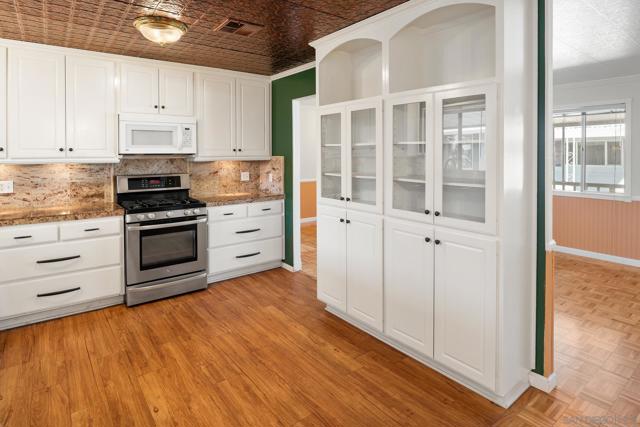 2700 Valley Parkway, Escondido CA: https://media.crmls.org/mediaz/279c0702-164d-4c30-8911-1defc9693434.jpg