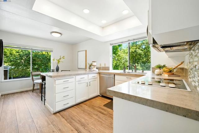 880 Terra California Dr, Walnut Creek CA: https://media.crmls.org/mediaz/279e1ef8-72a9-45a9-9686-705e3d07a37c.jpg