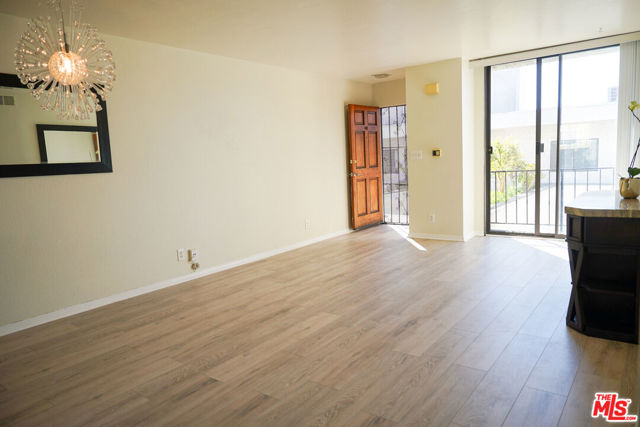 630 N Grand Avenue, Los Angeles CA: https://media.crmls.org/mediaz/279e9611-7a2e-43f8-9e04-65ef51f6f536.jpg
