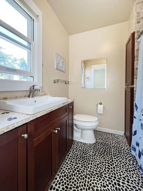 1812 Sanchez Avenue, Burlingame CA: https://media.crmls.org/mediaz/279f9ed5-a953-45dc-98cd-a6fdd15fd47b.jpg