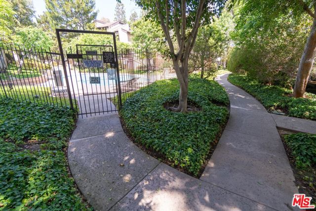8110 Manitoba Street, Playa del Rey CA: https://media.crmls.org/mediaz/27a00ac4-bc45-4909-a7af-ebd5bc55b498.jpg