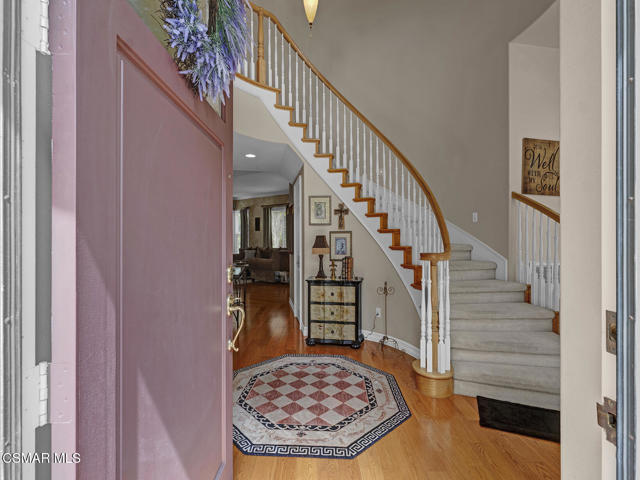 331 Briar Bluff Circle, Thousand Oaks CA: https://media.crmls.org/mediaz/27a01285-1a5f-48db-9ded-fafb3a885a4d.jpg