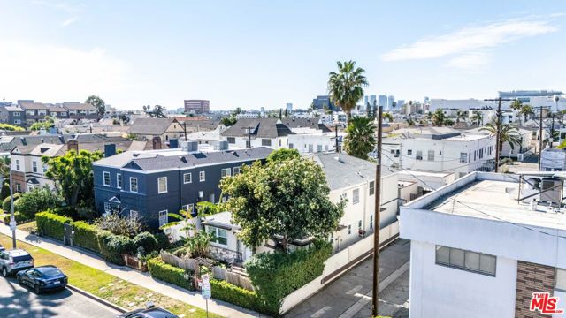 139 N Harper Avenue, Los Angeles CA: https://media.crmls.org/mediaz/27a09dee-03bc-4afb-ad1e-c1c5721b4893.jpg