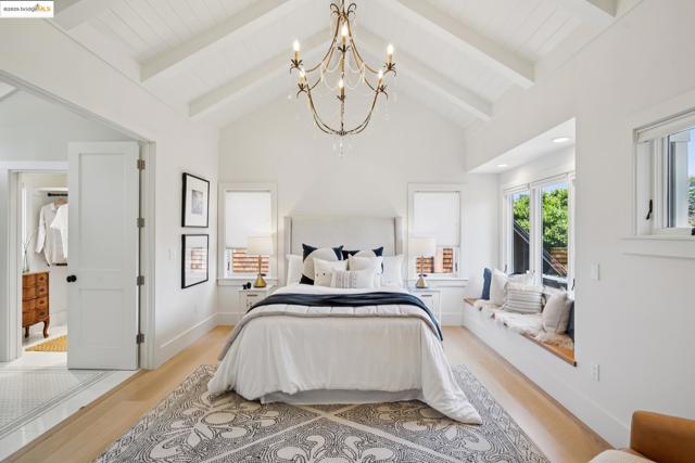 2732 Stuart St, Berkeley CA: https://media.crmls.org/mediaz/27a0ec98-ba8b-4525-833c-ac9d3d3c7da8.jpg