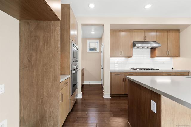 6749 Solterra Vista Pkwy, San Diego CA: https://media.crmls.org/mediaz/27a13d2b-bf0c-4980-9243-13810d81e6c7.jpg