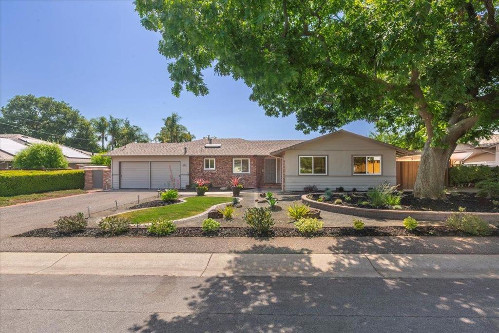 539 Los Ninos Way