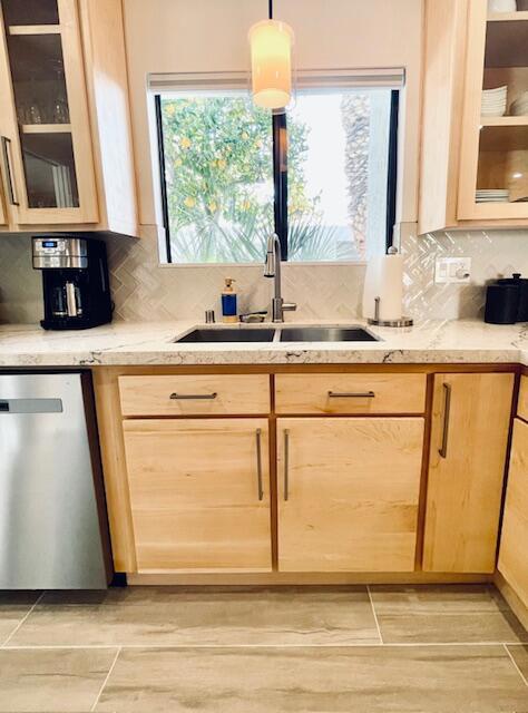 1730 Capri Circle, Palm Springs CA: https://media.crmls.org/mediaz/27a201de-c3f5-4778-82f8-41a7ed8638bd.jpg