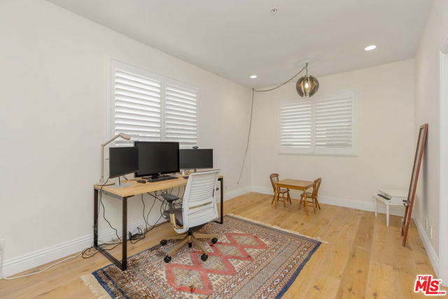 11963 Mayfield Avenue, Los Angeles CA: https://media.crmls.org/mediaz/27a2207c-1b6b-4c3b-8eed-22f194dac294.jpg