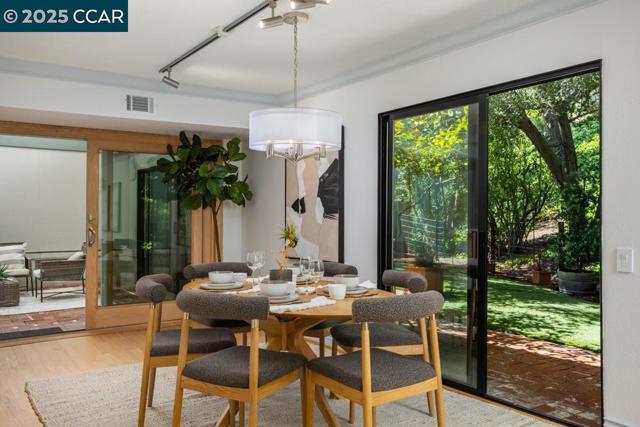 2432 Pine Knoll Dr, Walnut Creek CA: https://media.crmls.org/mediaz/27a238ca-08b0-40ea-b56f-e2a8fc4d4909.jpg