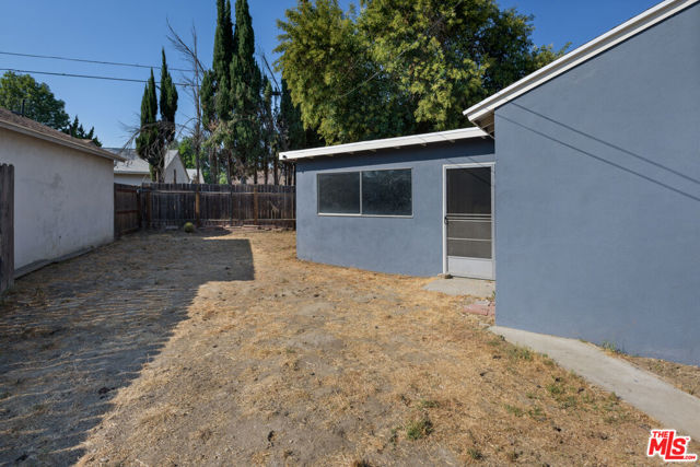 16539 Gilmore Street photo 3