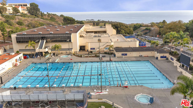 3516 Malibu Country Drive, Malibu CA: https://media.crmls.org/mediaz/27a2ac83-e60c-4391-ba6e-c183fc3a63d6.jpg