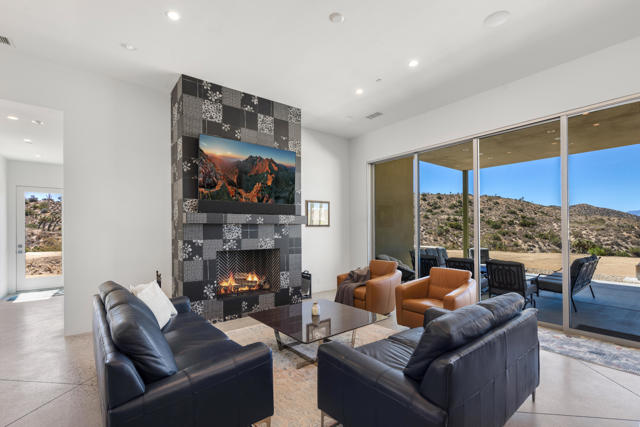 7852 Pinon Drive, Yucca Valley CA: https://media.crmls.org/mediaz/27a35e54-6648-4b68-ad96-febfad8ecac7.jpg