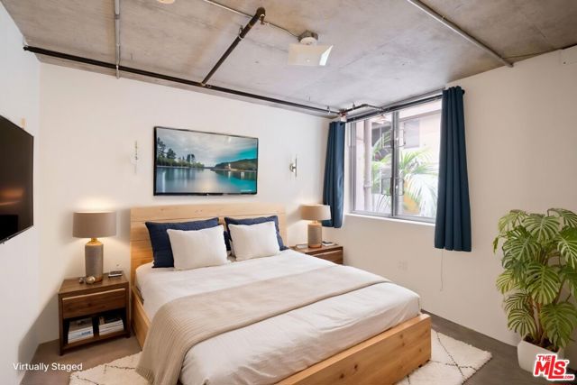 1130 S Flower Street, Los Angeles CA: https://media.crmls.org/mediaz/27a373f5-2652-4058-84e7-0242f805fff8.jpg