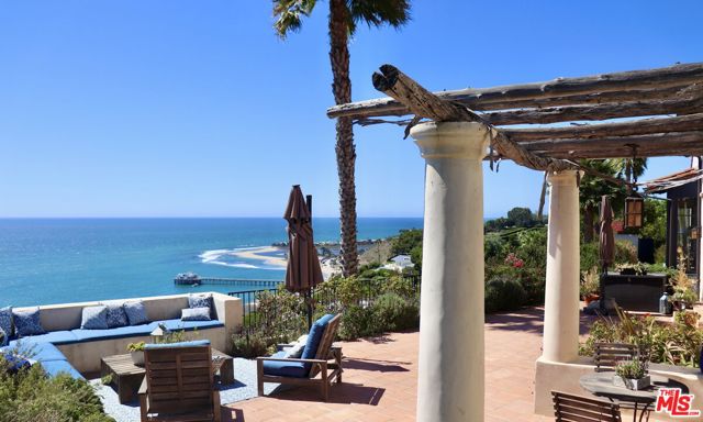 22800 Beckledge Terrace, Malibu CA: https://media.crmls.org/mediaz/27a39e68-2a71-4f1a-a88d-6e831986220e.jpg
