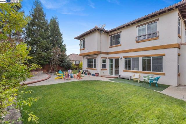 2848 E Cog Hill Ter, Dublin CA: https://media.crmls.org/mediaz/27a49cb0-8d5e-413c-a804-5e2c006d6d33.jpg