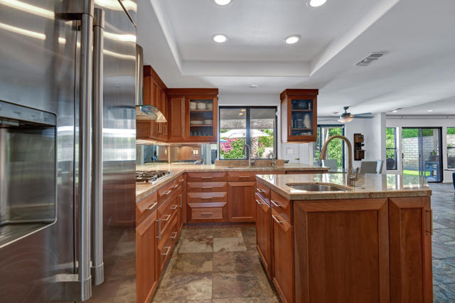 71138 Patricia Park Place, Rancho Mirage CA: https://media.crmls.org/mediaz/27a4f39c-bbd3-4f4c-8c1e-efe97341b1fa.jpg