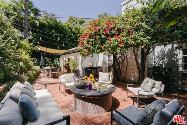 2055 Outpost Drive, Los Angeles CA: https://media.crmls.org/mediaz/27a51df6-3c30-45ed-894d-22fa5dfacc99.jpg