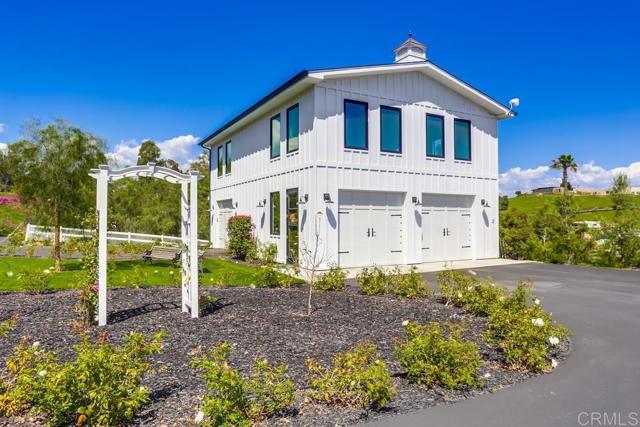 2255 Via Dulcea, Fallbrook CA: https://media.crmls.org/mediaz/27a5389d-8685-4569-816d-2c04400073fe.jpg