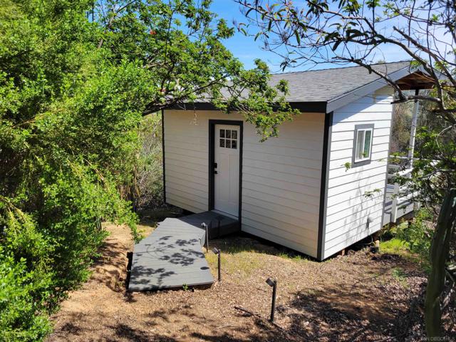 9740 Nutby Ln, Escondido CA: https://media.crmls.org/mediaz/27a59dc9-37b2-4e9d-a18f-f4af3aac35ab.jpg