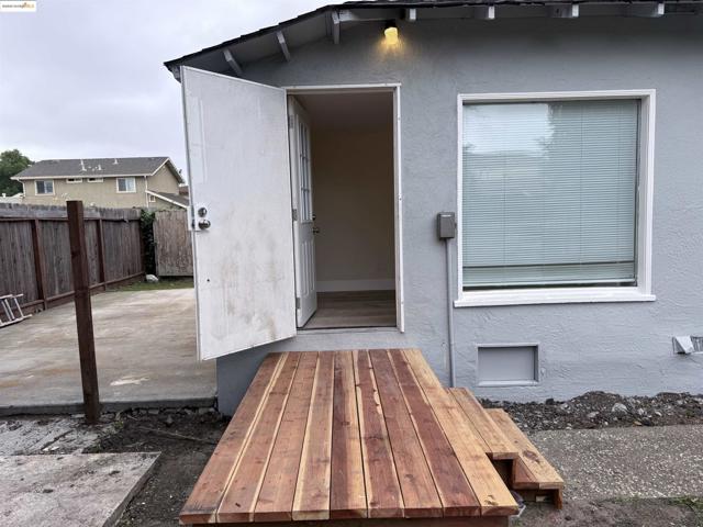 257 Smalley Ave, Hayward CA: https://media.crmls.org/mediaz/27a5f1bd-70fb-4896-99f2-9bdec2b13e6c.jpg
