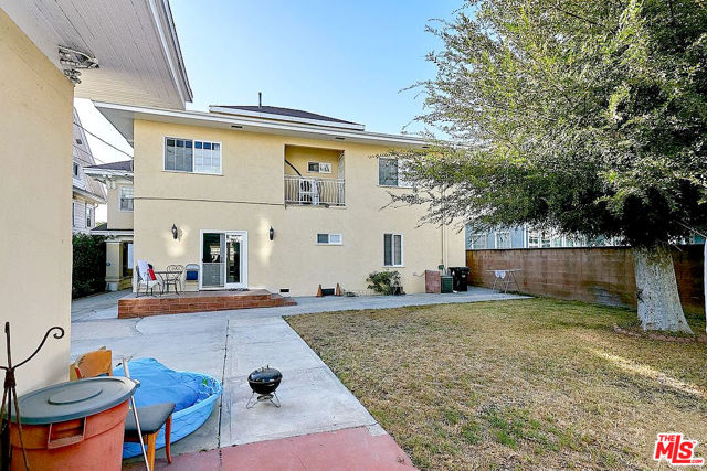 450 S Serrano Avenue, Los Angeles CA: https://media.crmls.org/mediaz/27a5f2aa-ef0b-46d5-bf69-de6a22f58135.jpg