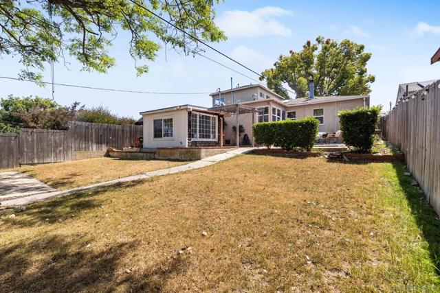 4050 Marian St, La Mesa CA: https://media.crmls.org/mediaz/27a60d82-e62e-4f43-9d8a-19699bb387ed.jpg