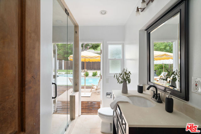 20212 Oxnard Street, Woodland Hills CA: https://media.crmls.org/mediaz/27a60e78-6c9f-41b7-a968-9c65cf7be34a.jpg