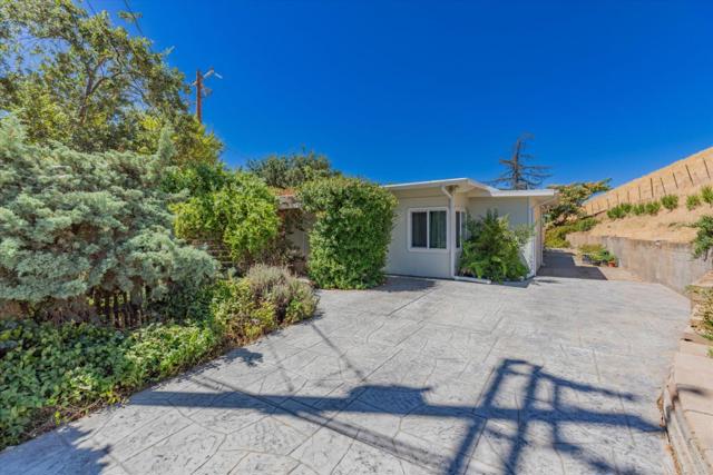 820 Comstock Road, Hollister CA: https://media.crmls.org/mediaz/27a68537-b800-4289-8612-c06a40775e34.jpg