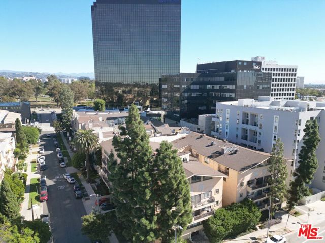 Drew Fenton | 1154 S Barrington Avenue Los Angeles CA | MLS: 7477446