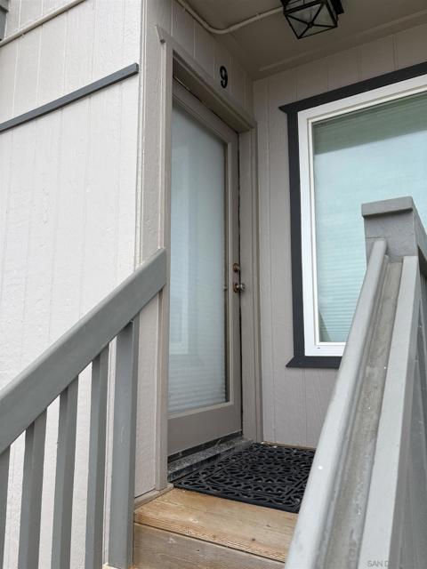 1460 Seacoast, Imperial Beach CA: https://media.crmls.org/mediaz/27a6c079-3d52-48ba-8740-4a9c7b6e3488.jpg