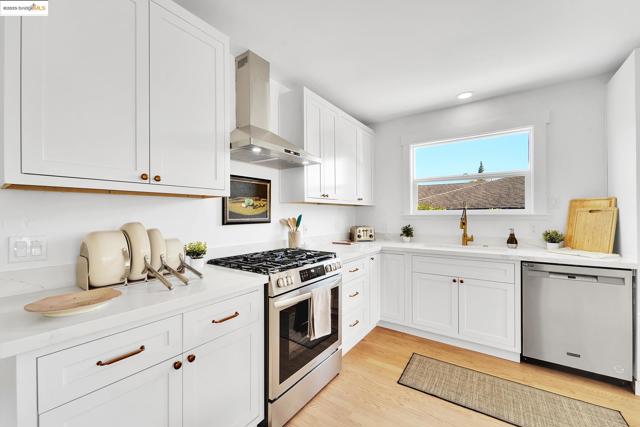725 Trevethan Ave, Santa Cruz CA: https://media.crmls.org/mediaz/27a6d6e1-0c63-4b14-b77d-9d886bb9669f.jpg